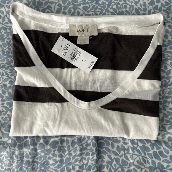 LOFT Woman’s Stripes V-Neck Short Sleeve Shirt NWT Large - Picture 3 of 6